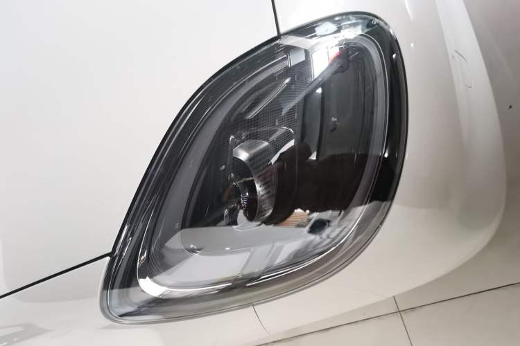 Used Wuling Hongguang MINIEV 2025 Four-Door Version Advanced Edition Left Front Headlight