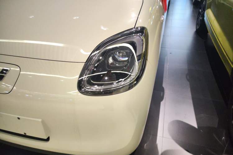 Used Wuling Hongguang MINIEV 2025 Four-Door Version Advanced Edition Left Front Headlight