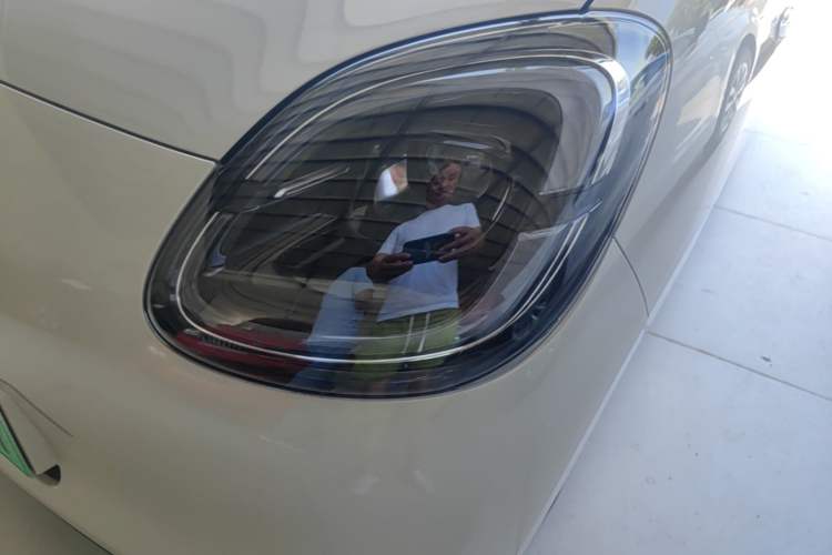 Used Wuling Hongguang MINIEV 2025 Four-Door Version Advanced Edition Left Front Headlight