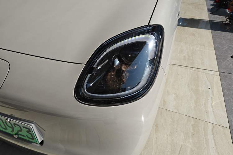 Used Wuling Hongguang MINIEV 2025 Four-Door Version Advanced Edition Left Front Headlight