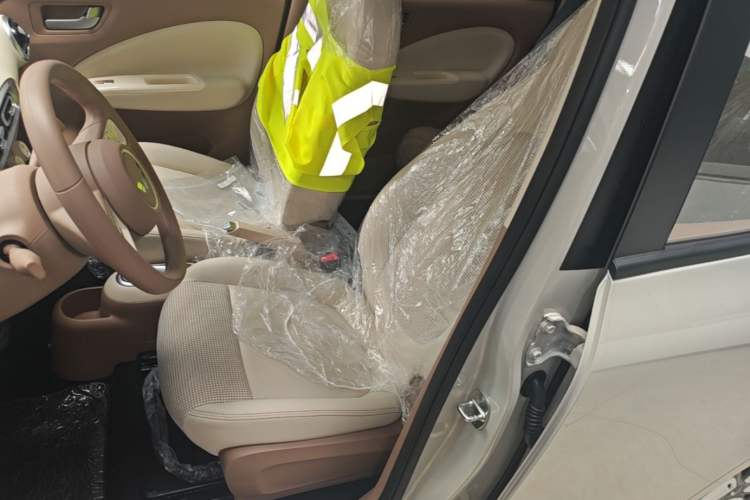 Used Wuling Hongguang MINIEV 2025 Four-Door Version Premium Edition Left Front Seat
