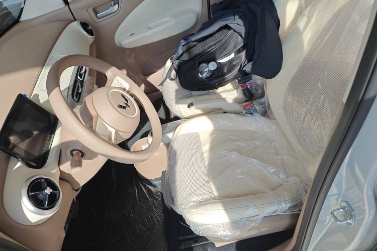 Used Wuling Hongguang MINIEV 2025 Four-Door Version Advanced Edition Left Front Seat