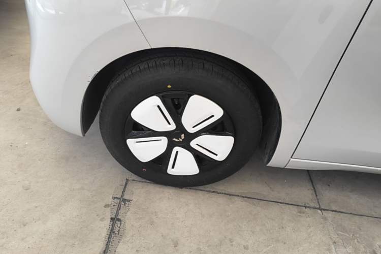 Used Wuling Hongguang MINIEV 2025 Four-Door Version Advanced Edition Left Front Wheel Hub