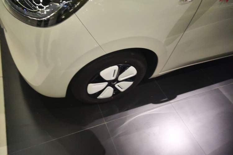 Used Wuling Hongguang MINIEV 2025 Four-Door Version Advanced Edition Left Front Wheel Hub