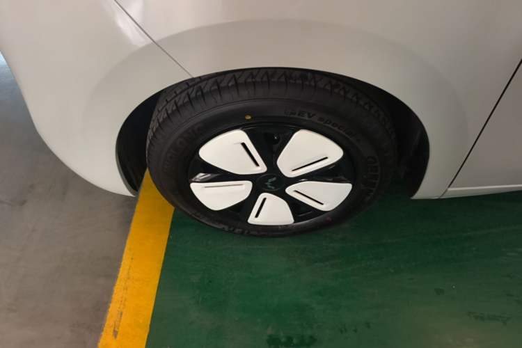 Used Wuling Hongguang MINIEV 2025 Four-Door Version Advanced Edition Left Front Wheel Hub