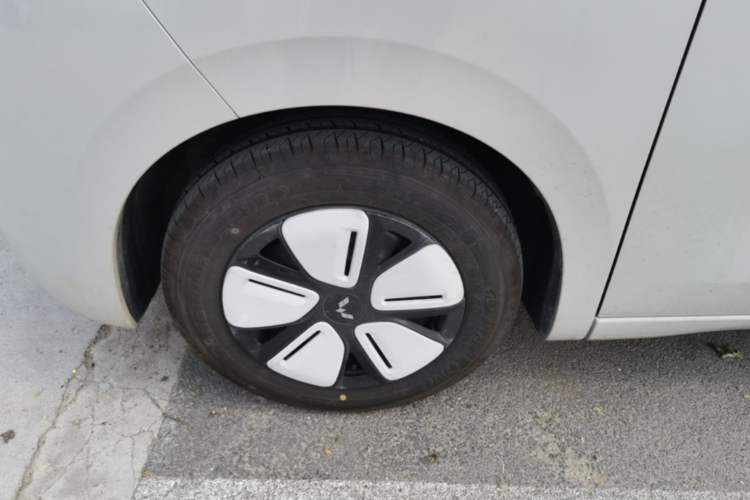 Used Wuling Hongguang MINIEV 2025 Four-Door Version Advanced Edition Left Front Wheel Hub