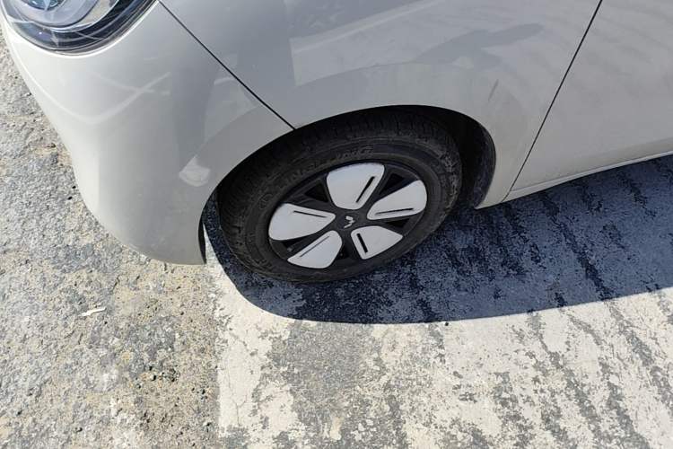 Used Wuling Hongguang MINIEV 2025 Four-Door Version Advanced Edition Left Front Wheel Hub