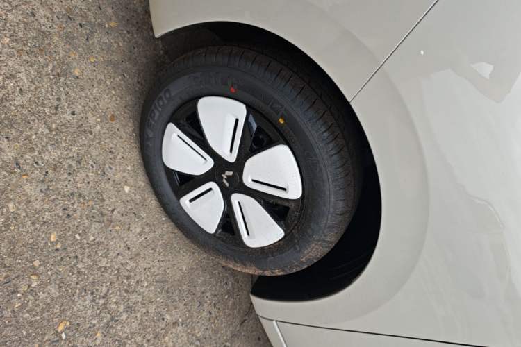 Used Wuling Hongguang MINIEV 2025 Four-Door Version Advanced Edition Left Front Wheel Hub