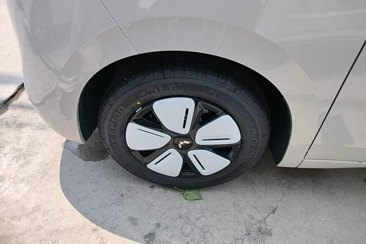 Used Wuling Hongguang MINIEV 2025 Four-Door Version Advanced Edition Left Front Wheel Hub