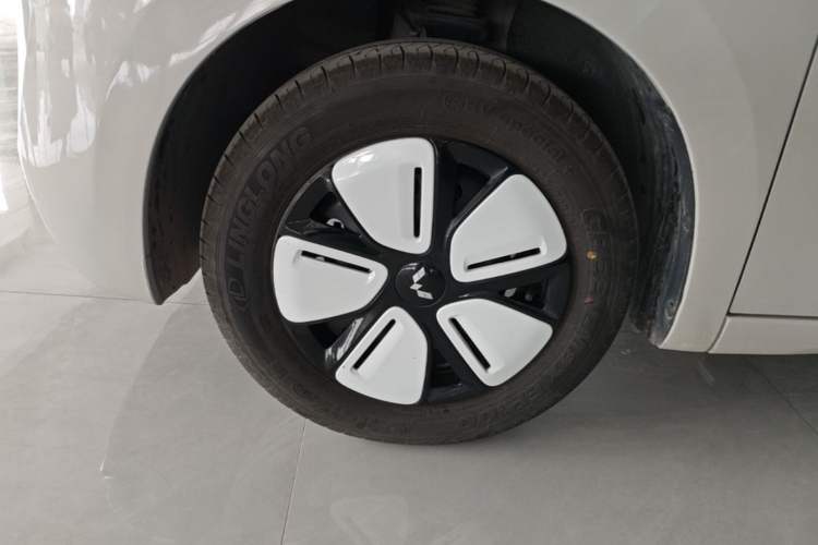 Used Wuling Hongguang MINIEV 2025 Four-Door Version Advanced Edition Left Front Wheel Hub