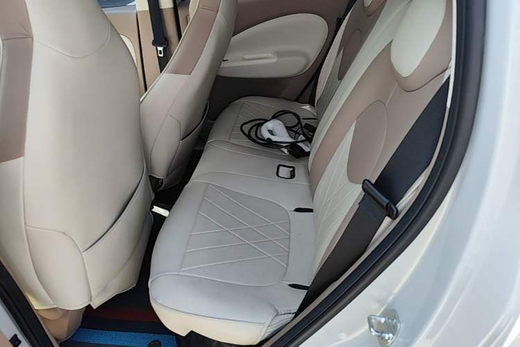 Used Wuling Hongguang MINIEV 2025 Four-Door Version Advanced Edition Left Rear Seat