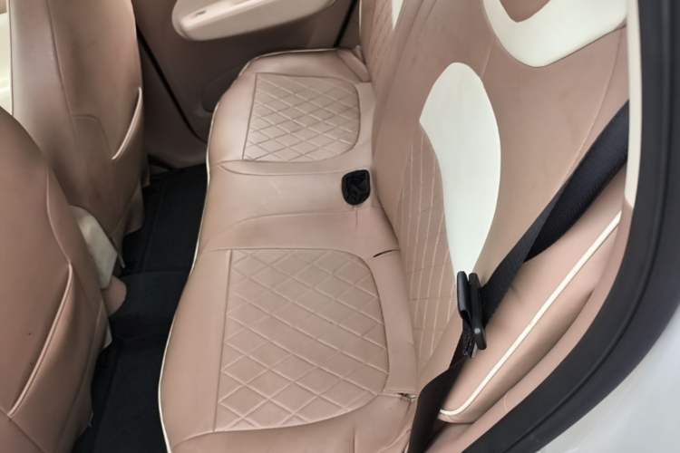 Used Wuling Hongguang MINIEV 2025 Four-Door Version Advanced Edition Left Rear Seat