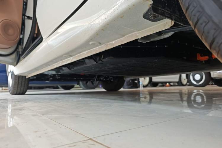 Used Wuling Hongguang MINIEV 2025 Four-Door Version Advanced Edition Left Side Sill
