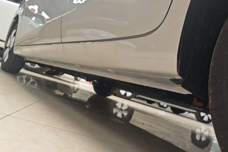 Used Wuling Hongguang MINIEV 2025 Four-Door Version Premium Edition Left Side Sill