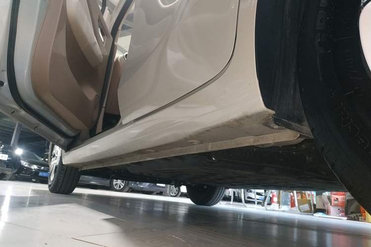 Used Wuling Hongguang MINIEV 2025 Four-Door Version Advanced Edition Left Side Sill