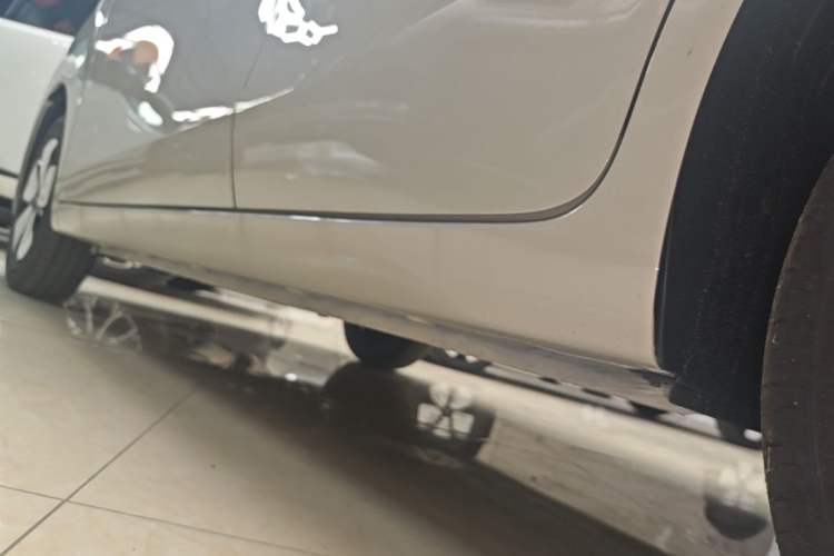 Used Wuling Hongguang MINIEV 2025 Four-Door Version Premium Edition Left Side Sill