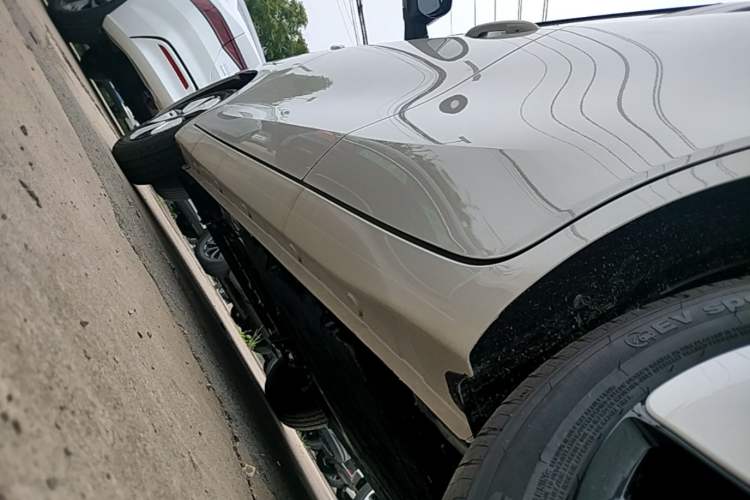 Used Wuling Hongguang MINIEV 2025 Four-Door Version Advanced Edition Left Side Sill