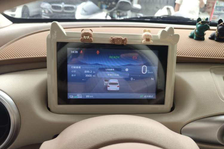 Used Wuling Hongguang MINIEV 2025 Four-Door Version Advanced Edition Odometer Close Up