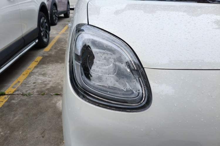 Used Wuling Hongguang MINIEV 2025 Four-Door Version Advanced Edition Right Front Headlight