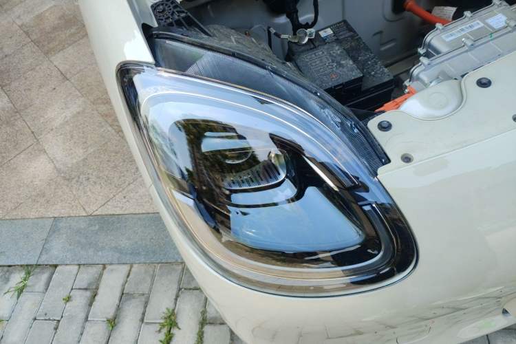 Used Wuling Hongguang MINIEV 2025 Four-Door Version Advanced Edition Right Front Headlight