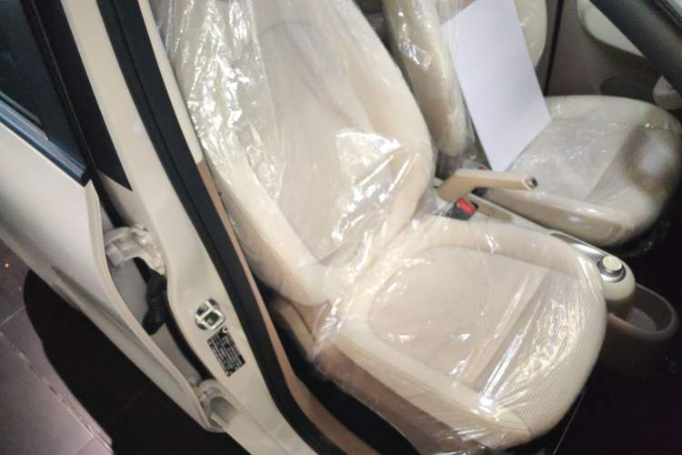 Used Wuling Hongguang MINIEV 2025 Four-Door Version Advanced Edition Right Front Seat