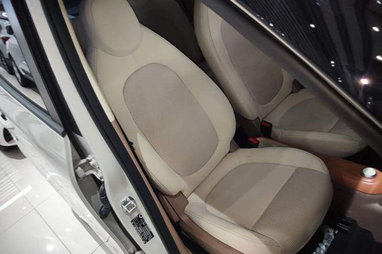 Used Wuling Hongguang MINIEV 2025 Four-Door Version Zhenxiang+ Edition Right Front Seat