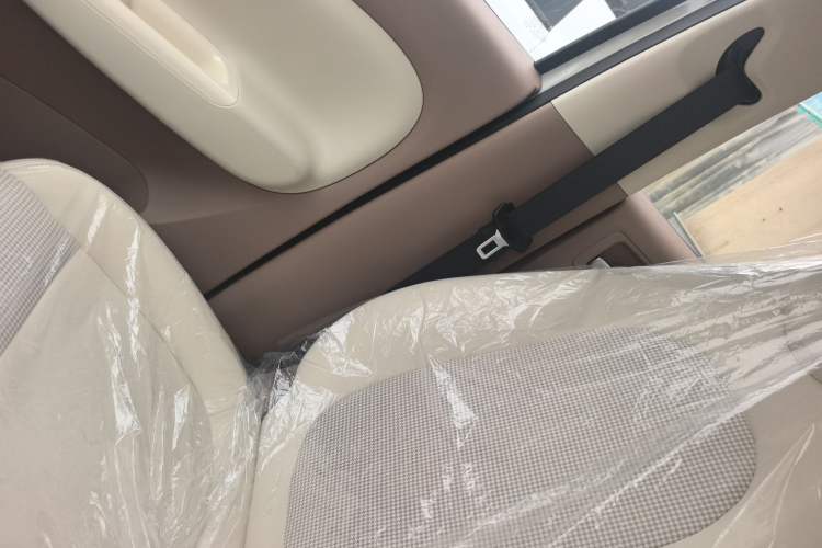 Used Wuling Hongguang MINIEV 2025 Four-Door Version Advanced Edition Right Front Seat