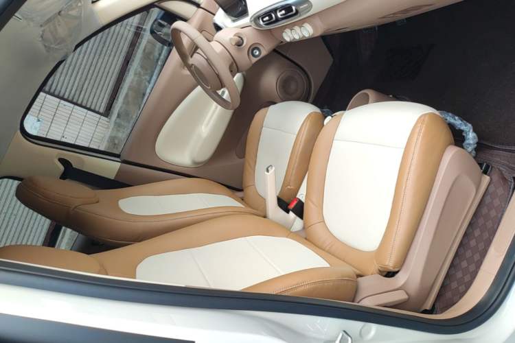 Used Wuling Hongguang MINIEV 2025 Four-Door Version Advanced Edition Right Front Seat