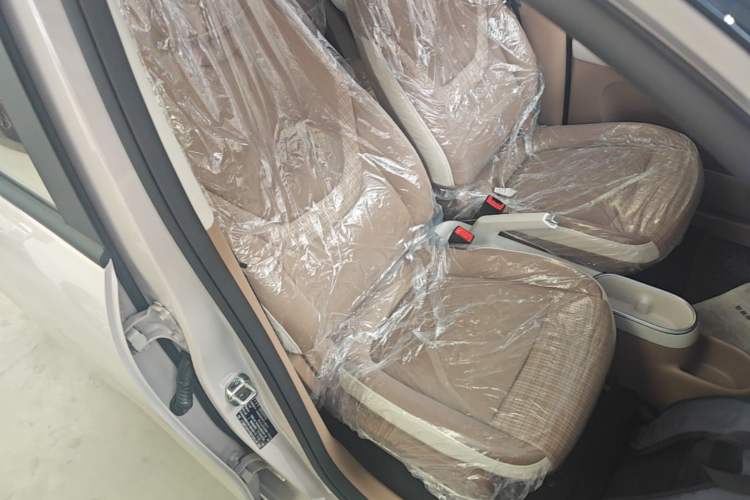 Used Wuling Hongguang MINIEV 2025 Four-Door Version Advanced Edition Right Front Seat