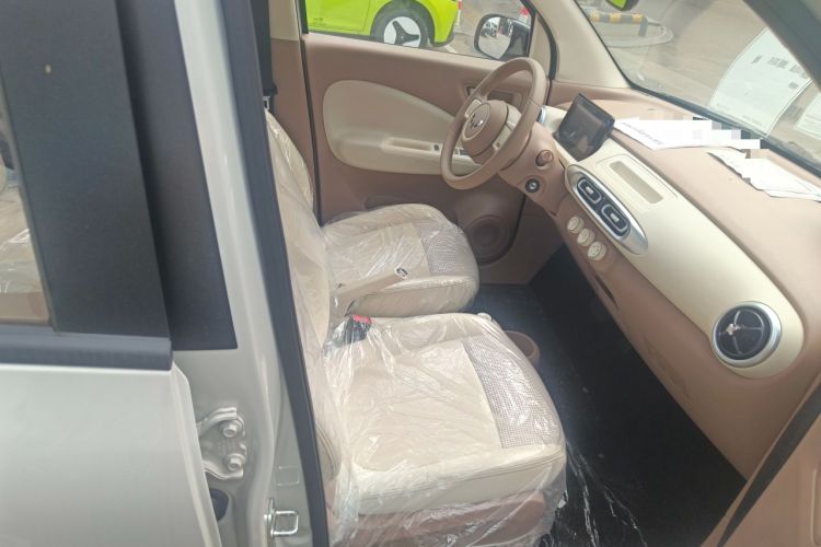 Used Wuling Hongguang MINIEV 2025 Four-Door Version Advanced Edition Right Front Seat
