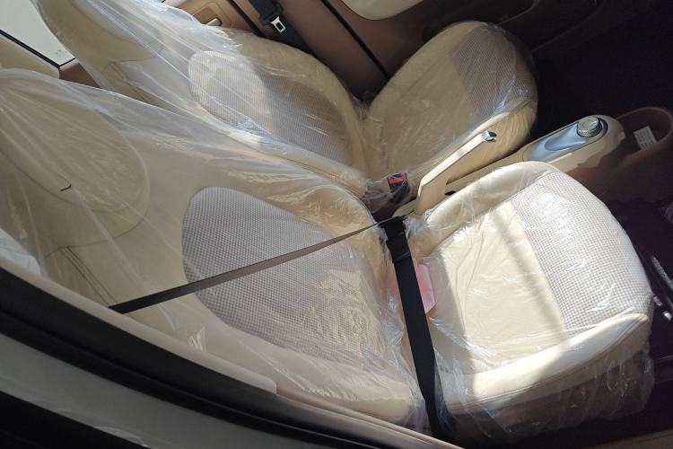 Used Wuling Hongguang MINIEV 2025 Four-Door Version Advanced Edition Right Front Seat