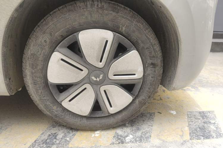 Used Wuling Hongguang MINIEV 2025 Four-Door Version Zhenxiang+ Edition Right Front Wheel Hub