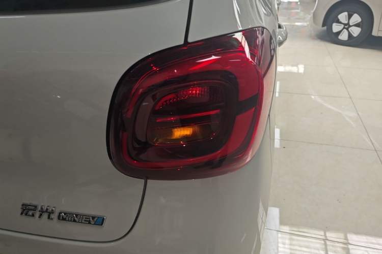 Used Wuling Hongguang MINIEV 2025 Four-Door Version Premium Edition Right Rear Taillight