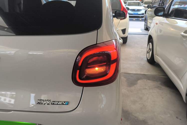 Used Wuling Hongguang MINIEV 2025 Four-Door Version Advanced Edition Right Rear Taillight