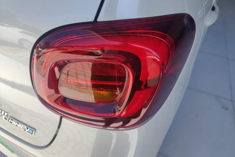 Used Wuling Hongguang MINIEV 2025 Four-Door Version Advanced Edition Right Rear Taillight