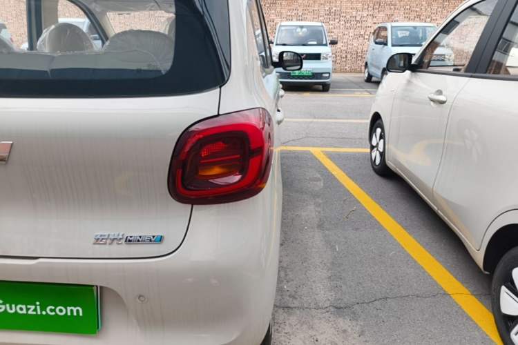 Used Wuling Hongguang MINIEV 2025 Four-Door Version Advanced Edition Right Rear Taillight