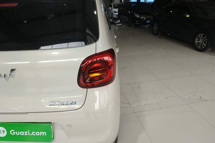 Used Wuling Hongguang MINIEV 2025 Four-Door Version Advanced Edition Right Rear Taillight