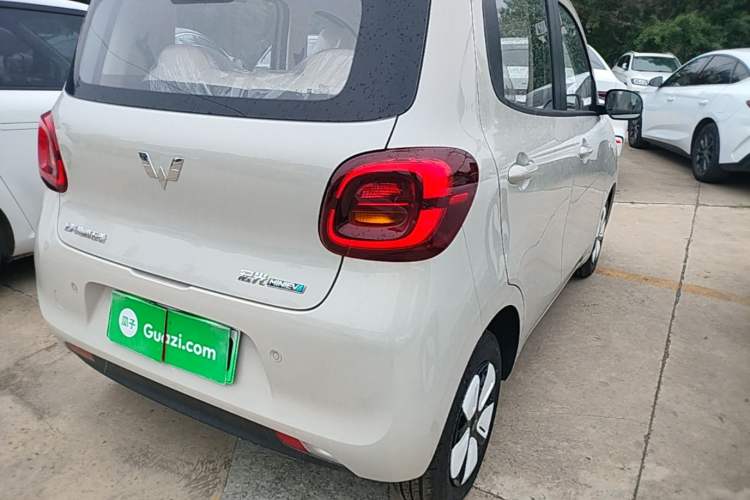 Used Wuling Hongguang MINIEV 2025 Four-Door Version Advanced Edition Right Rear Taillight