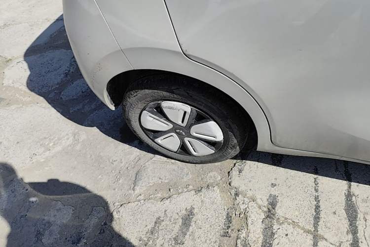 Used Wuling Hongguang MINIEV 2025 Four-Door Version Advanced Edition Right Rear Wheel Hub