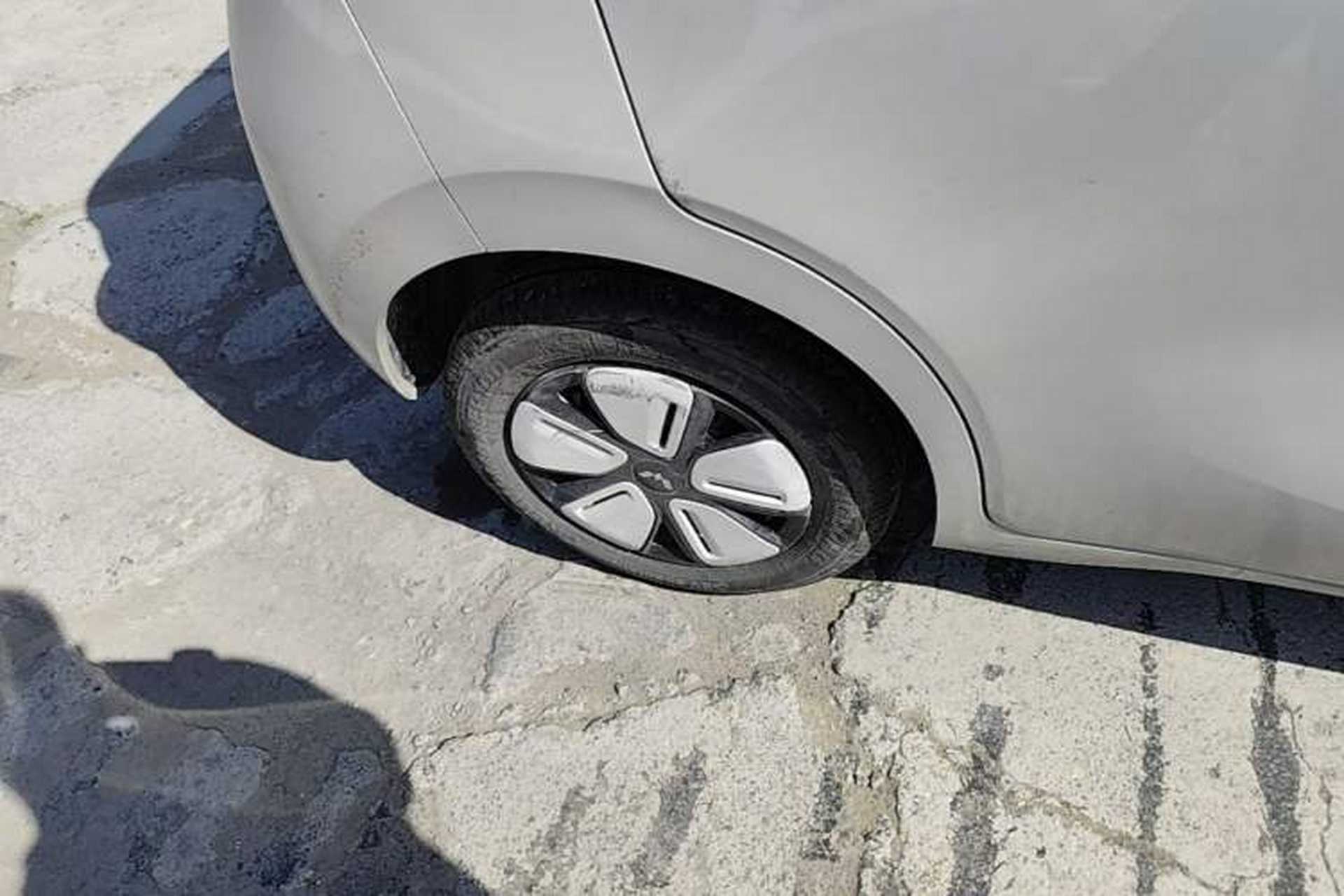Used Wuling Hongguang MINIEV 2025 Four-Door Version Advanced Edition Right Rear Wheel Hub