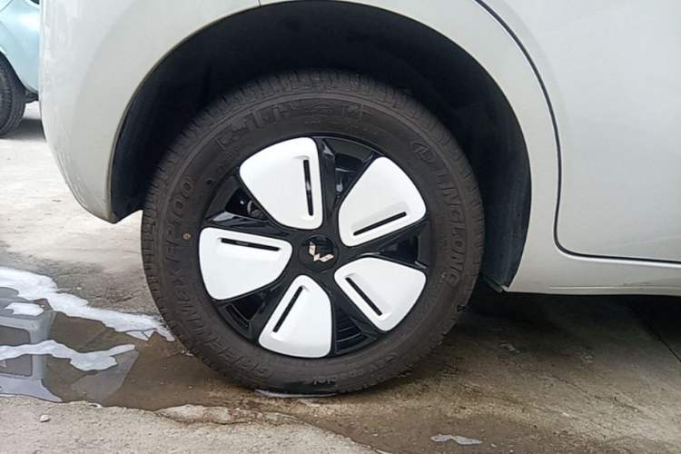 Used Wuling Hongguang MINIEV 2025 Four-Door Version Zhenxiang+ Edition Right Rear Wheel Hub
