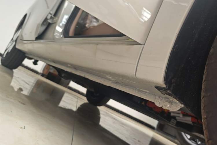 Used Wuling Hongguang MINIEV 2025 Four-Door Version Premium Edition Right Side Sill