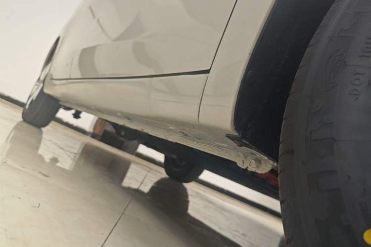 Used Wuling Hongguang MINIEV 2025 Four-Door Version Premium Edition Right Side Sill