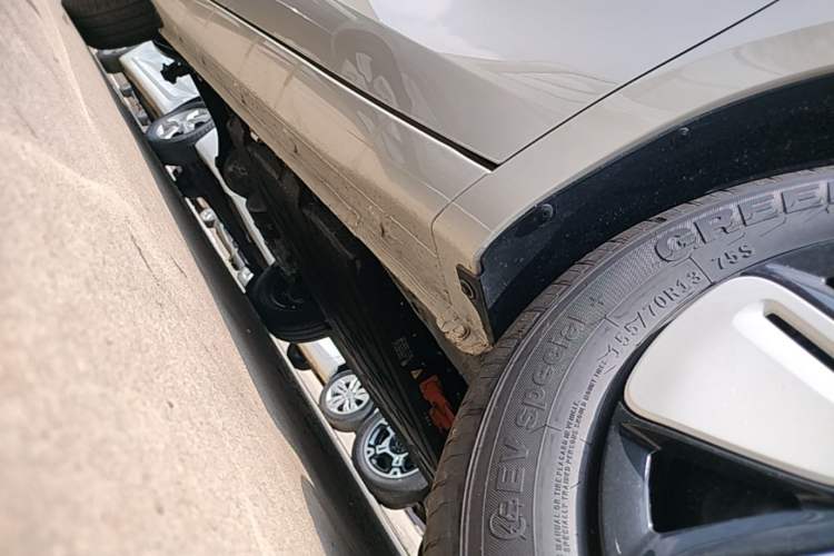 Used Wuling Hongguang MINIEV 2025 Four-Door Version Advanced Edition Right Side Sill