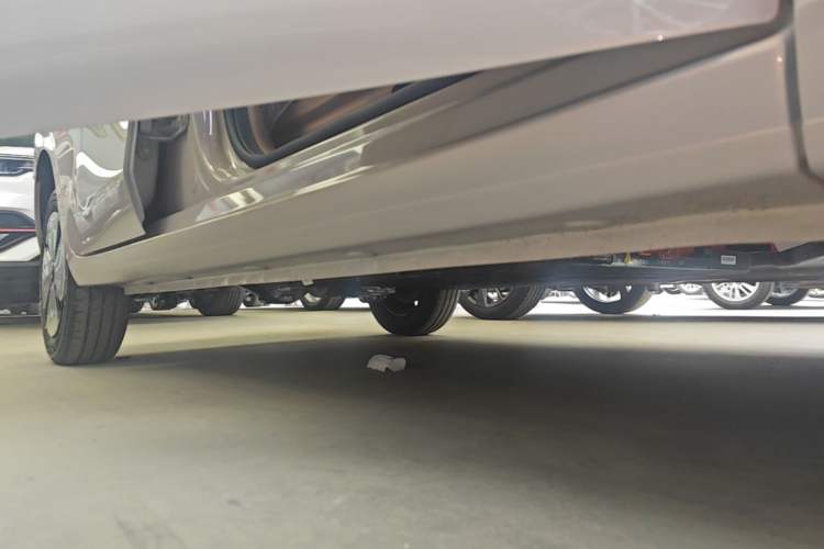 Used Wuling Hongguang MINIEV 2025 Four-Door Version Advanced Edition Right Side Sill