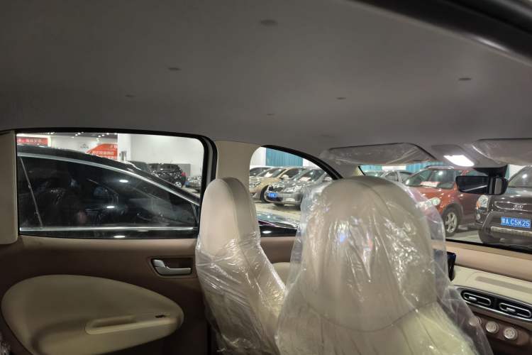 Used Wuling Hongguang MINIEV 2025 Four-Door Version Advanced Edition Roof
