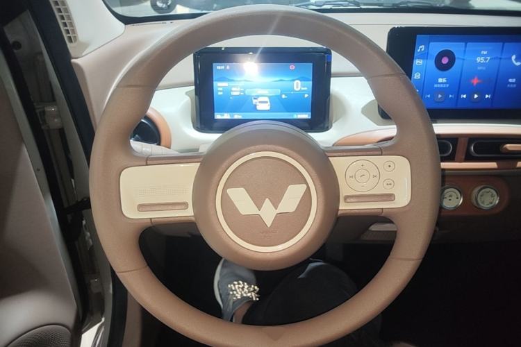Used Wuling Hongguang MINIEV 2025 Four-Door Version Zhenxiang+ Edition Steering Wheel