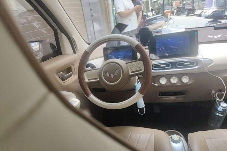 Used Wuling Hongguang MINIEV 2025 Four-Door Version Zhenxiang+ Edition Steering Wheel