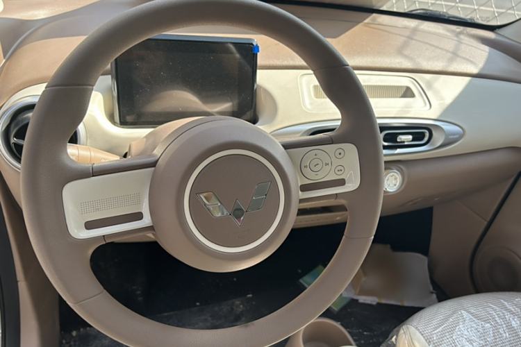 Used Wuling Hongguang MINIEV 2025 Four-Door Version Advanced Edition Steering Wheel