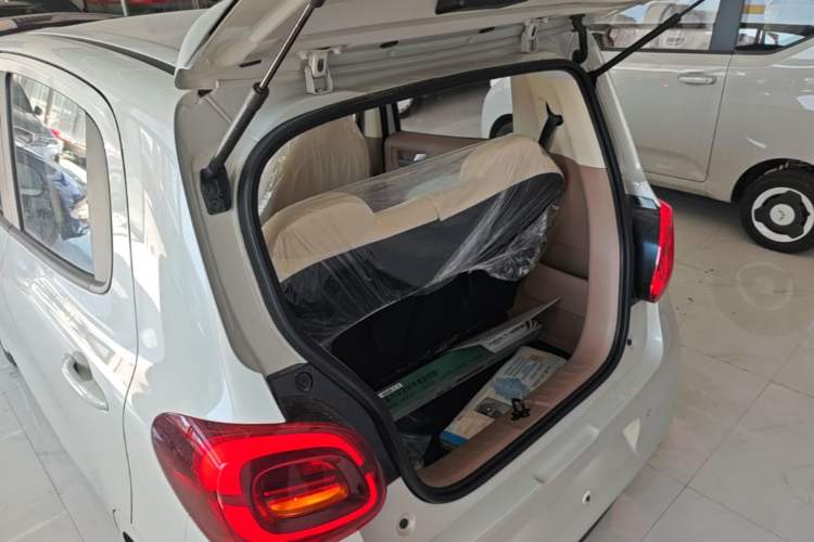 Used Wuling Hongguang MINIEV 2025 Four-Door Version Advanced Edition Trunk